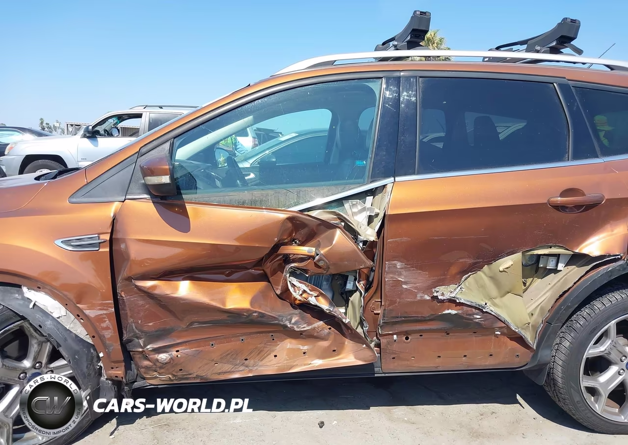 2017 Ford Escape Titanium VIN:1FMCU9J99HUA10707 - 6