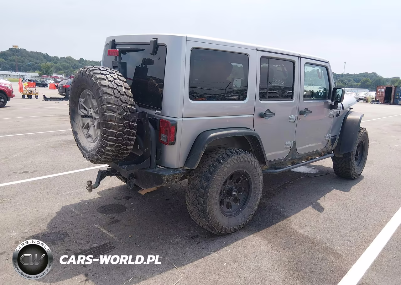 2013 Jeep Wrangler Unlimited Rubicon VIN:1C4BJWFGXDL574655 - 4