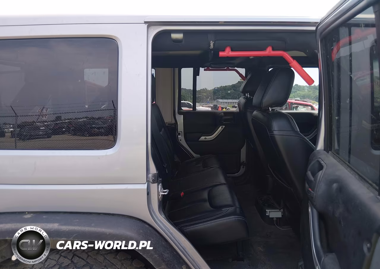 2013 Jeep Wrangler Unlimited Rubicon VIN:1C4BJWFGXDL574655 - 8