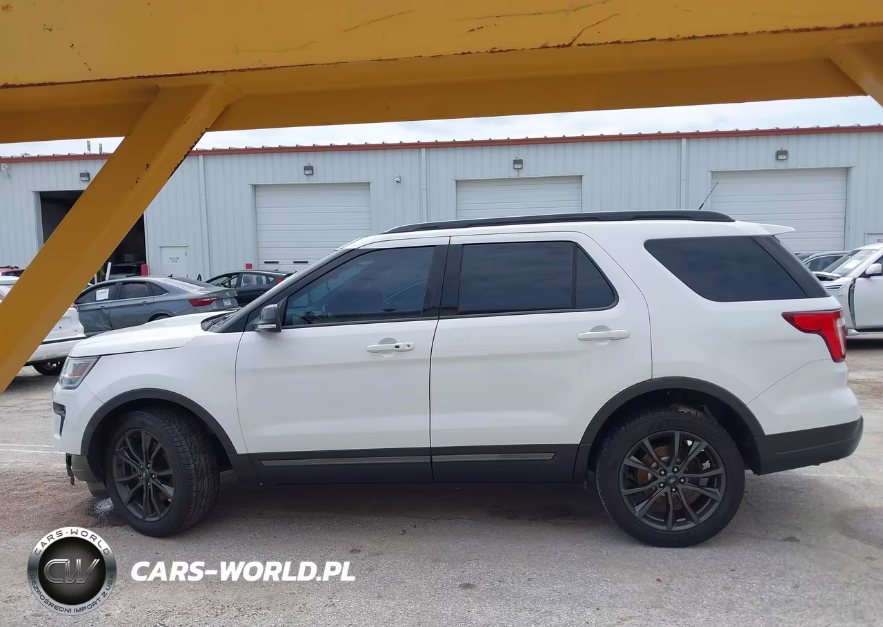 2018 Ford Explorer Xlt VIN:1FM5K8D83JGA77772 - 15