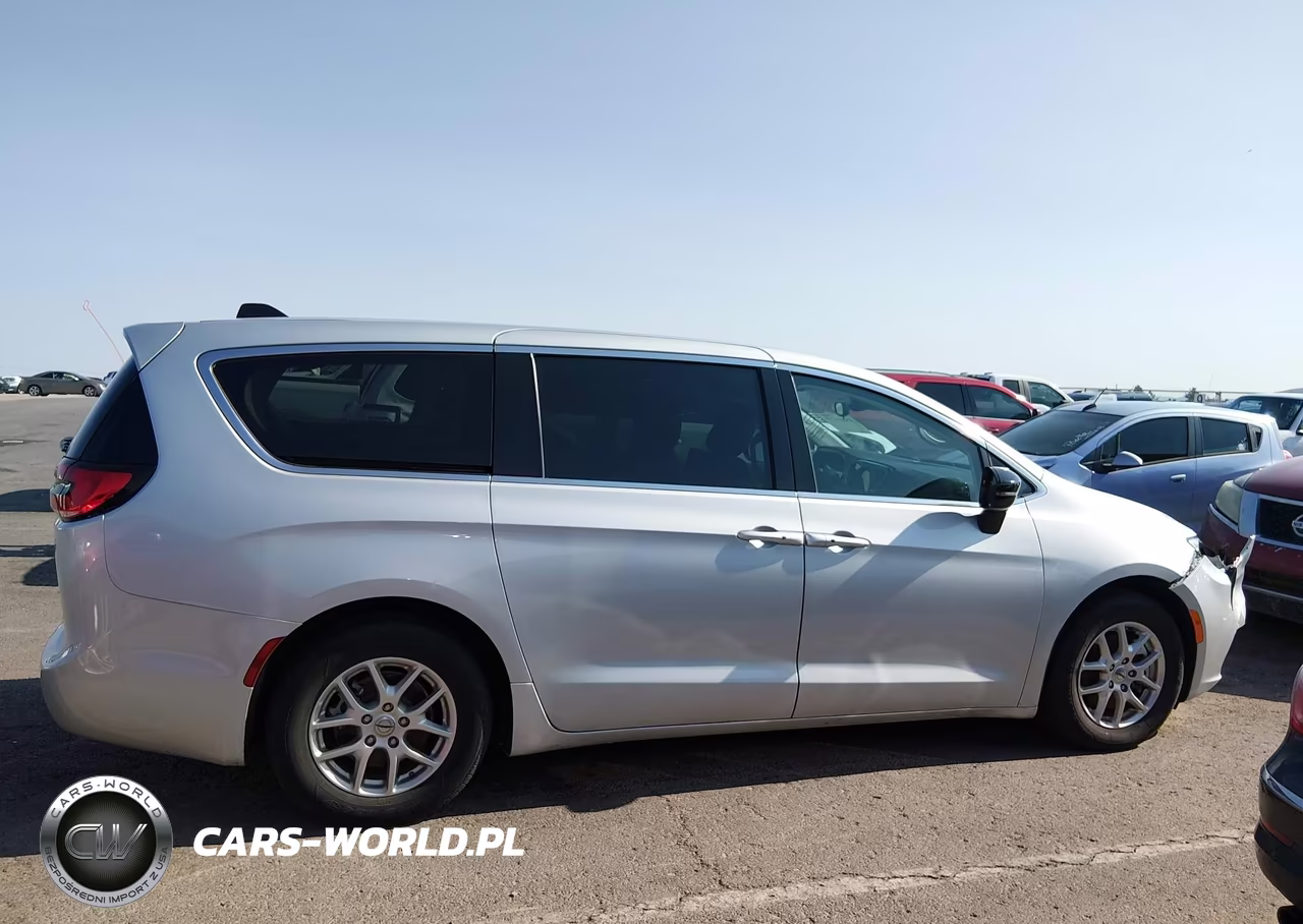 2024 Chrysler Pacifica Touring L VIN:2C4RC1BG1RR179716 - 13