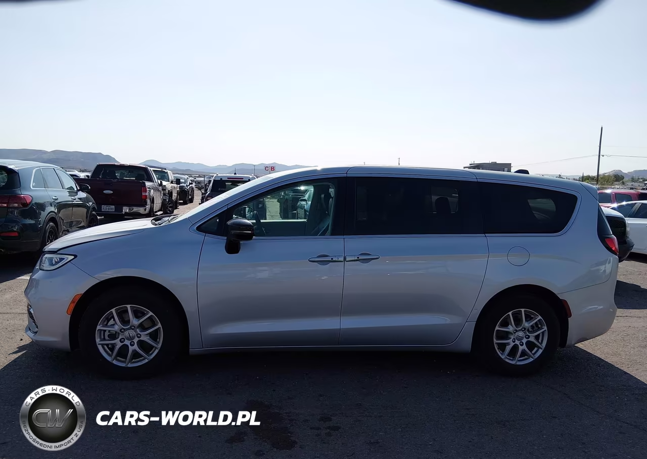 2024 Chrysler Pacifica Touring L VIN:2C4RC1BG1RR179716 - 14