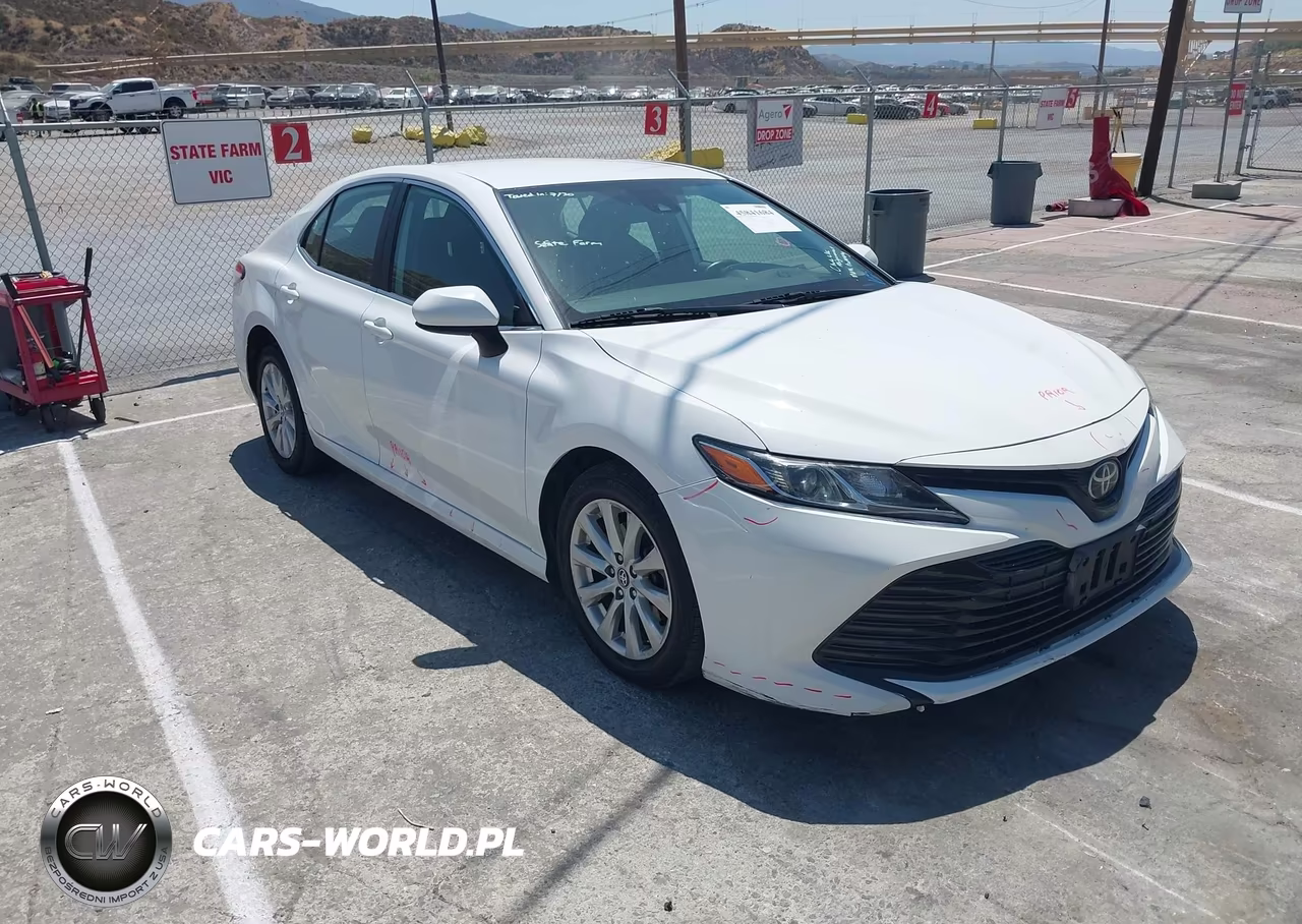 2020 Toyota Camry Le – zdjęcie 1 z 16