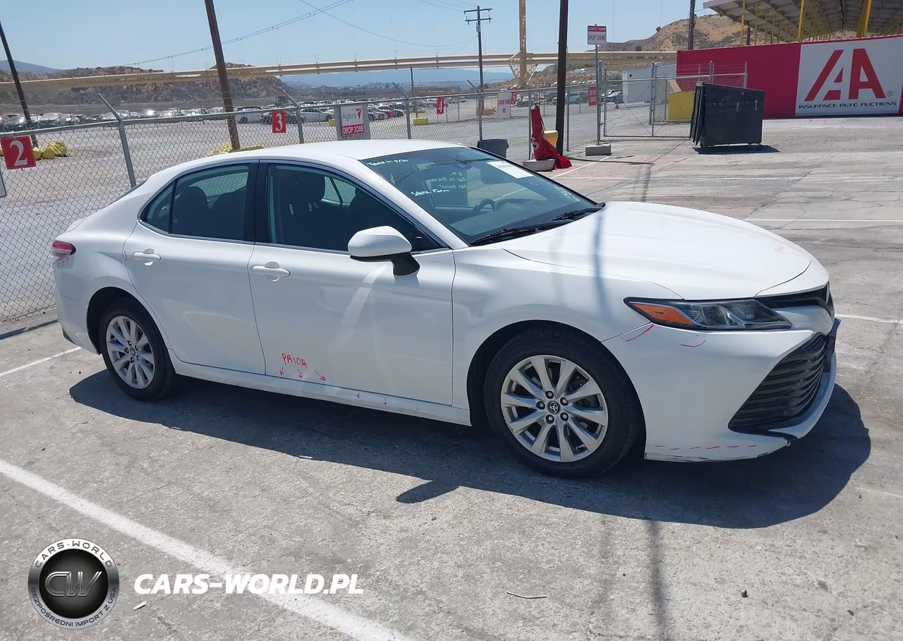 2020 Toyota Camry Le VIN:4T1C11AKXLU872016 - 13