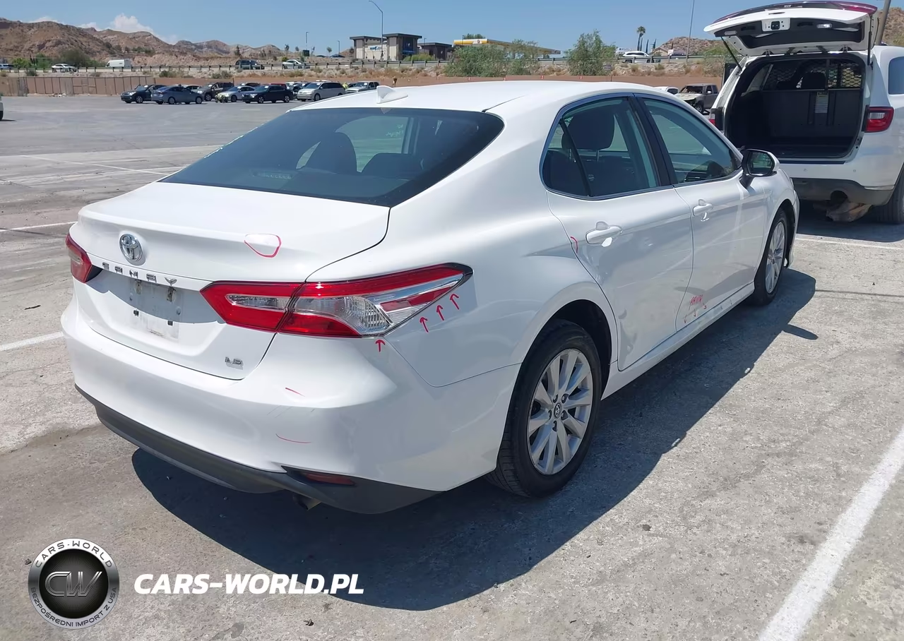 2020 Toyota Camry Le VIN:4T1C11AKXLU872016 - 4