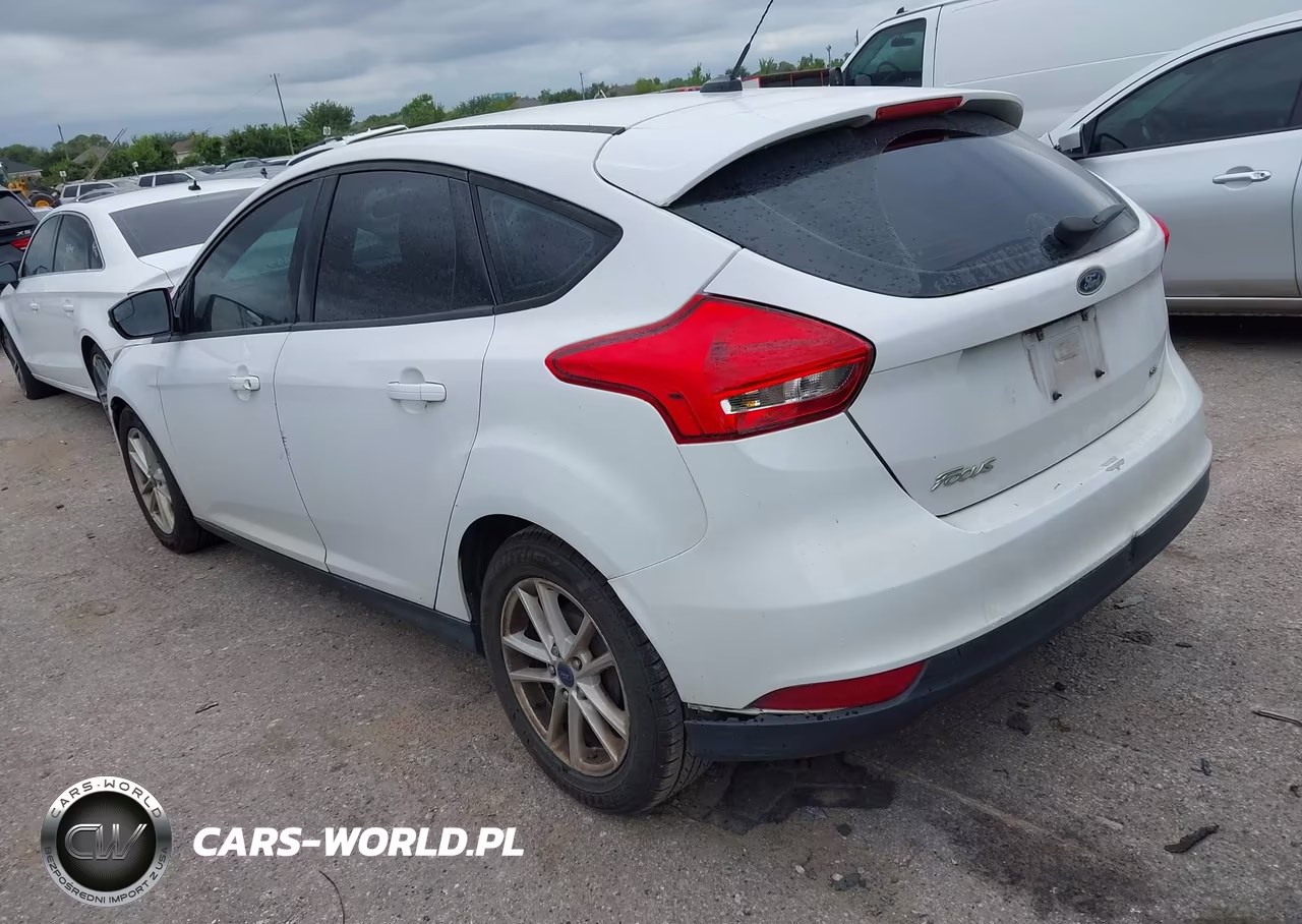 2017 Ford Focus Se VIN:1FADP3K22HL285748 - 3