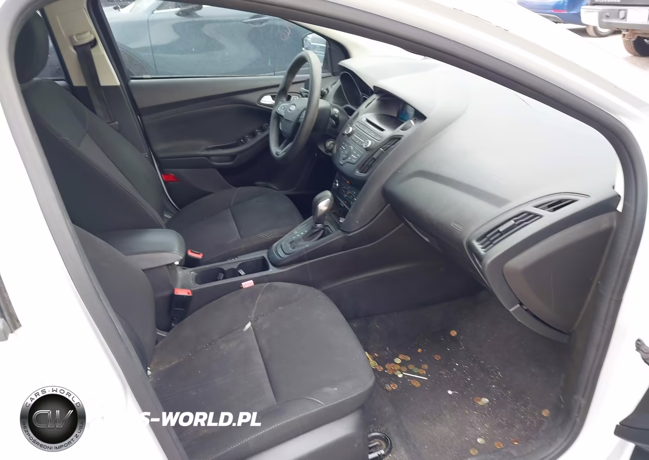 2017 Ford Focus Se VIN:1FADP3K22HL285748 - 5