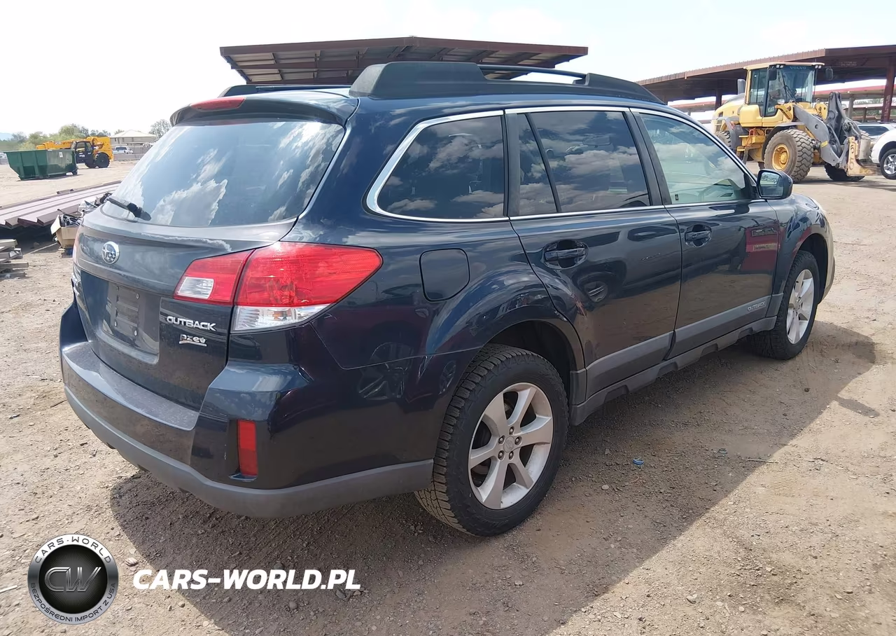 2013 Subaru Outback 2.5I Premium VIN:4S4BRBCC3D3318680 - 4