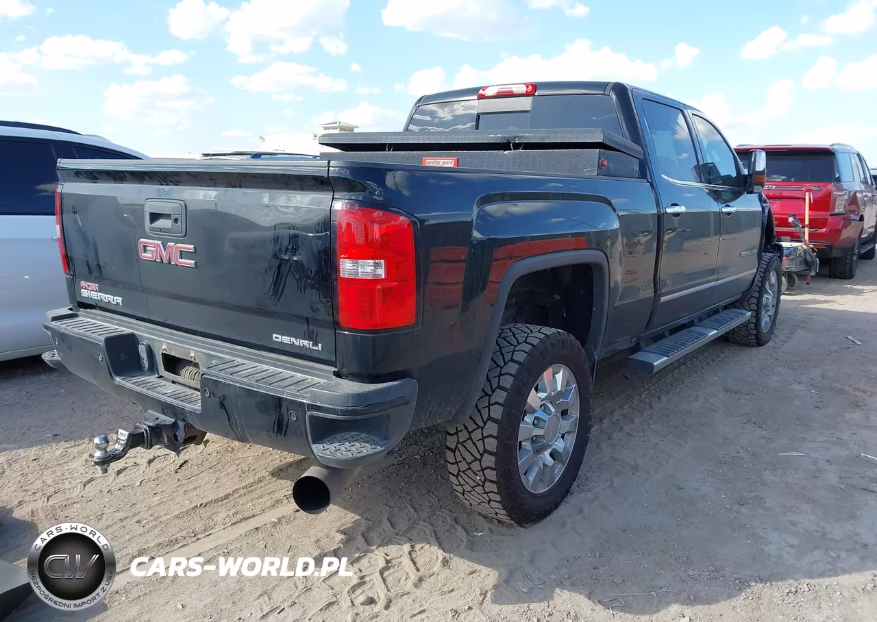 2018 GMC Sierra 2500Hd Denali VIN:1GT12UEY1JF151416 - 4