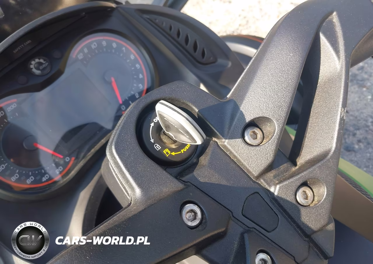 2013 Can-Am Spyder Roadster Rs-Rs-S VIN:2BXNABC15DV000209 - 11