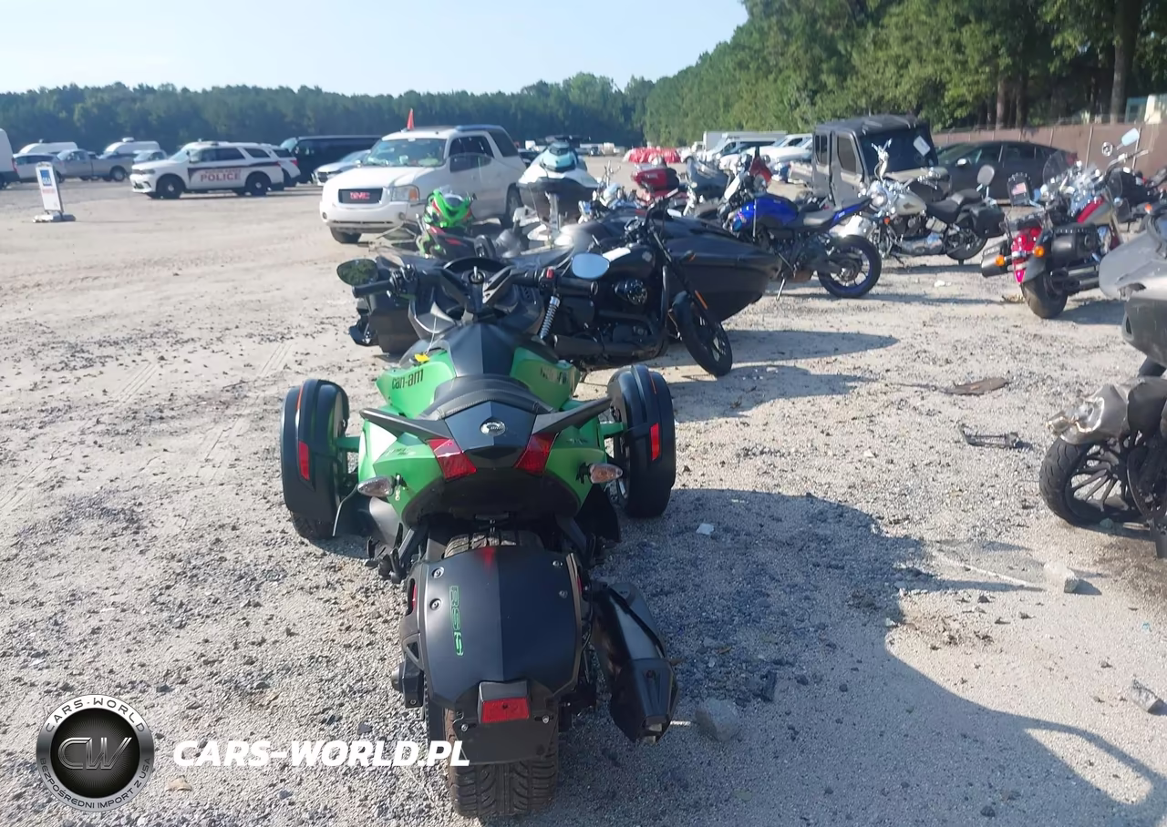 2013 Can-Am Spyder Roadster Rs-Rs-S VIN:2BXNABC15DV000209 - 6