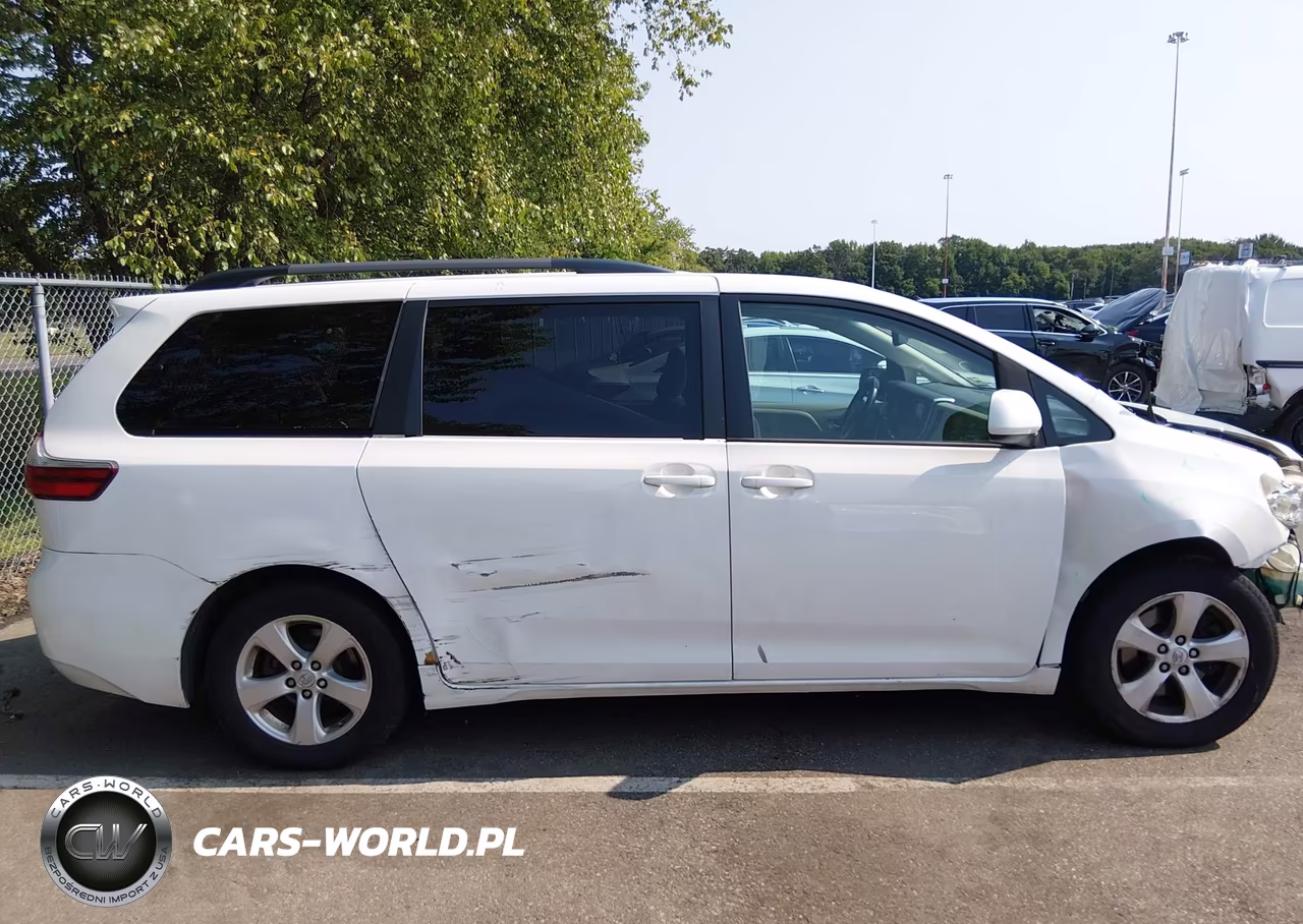2015 Toyota Sienna Le 8 Passenger VIN:5TDKK3DC6FS618597 - 13