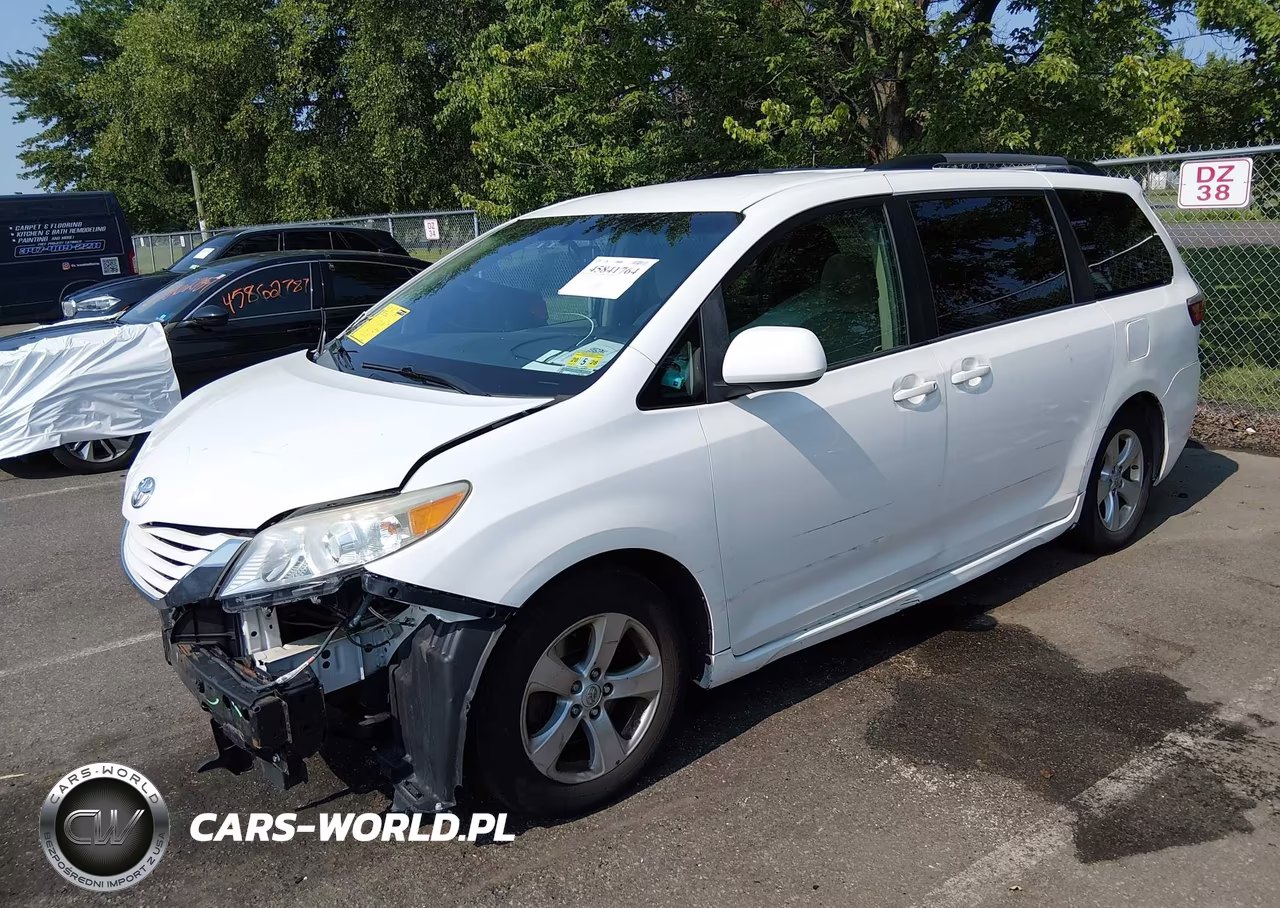 2015 Toyota Sienna Le 8 Passenger VIN:5TDKK3DC6FS618597 - 2