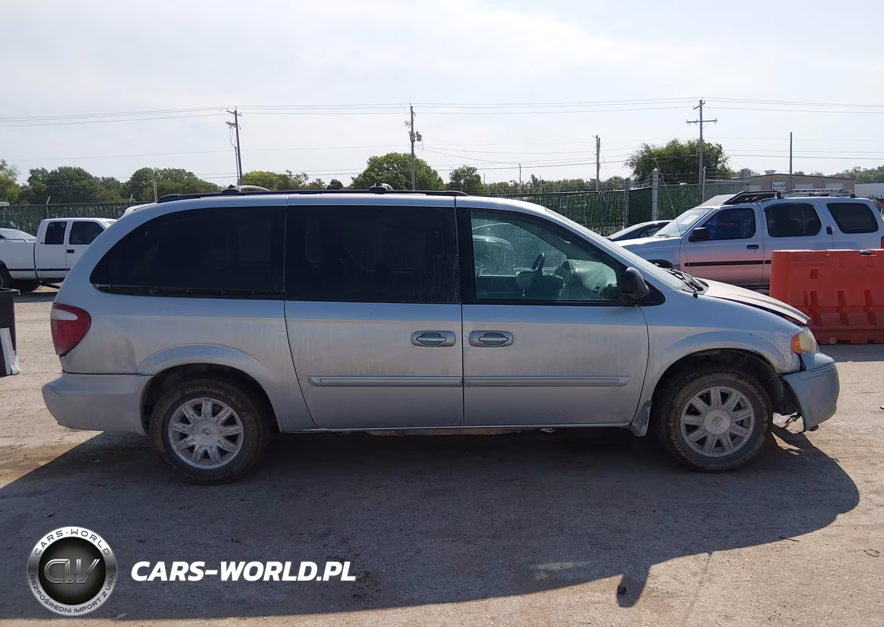 2005 Chrysler Town & Country Touring VIN:2C4GP54L65R481848 - 13