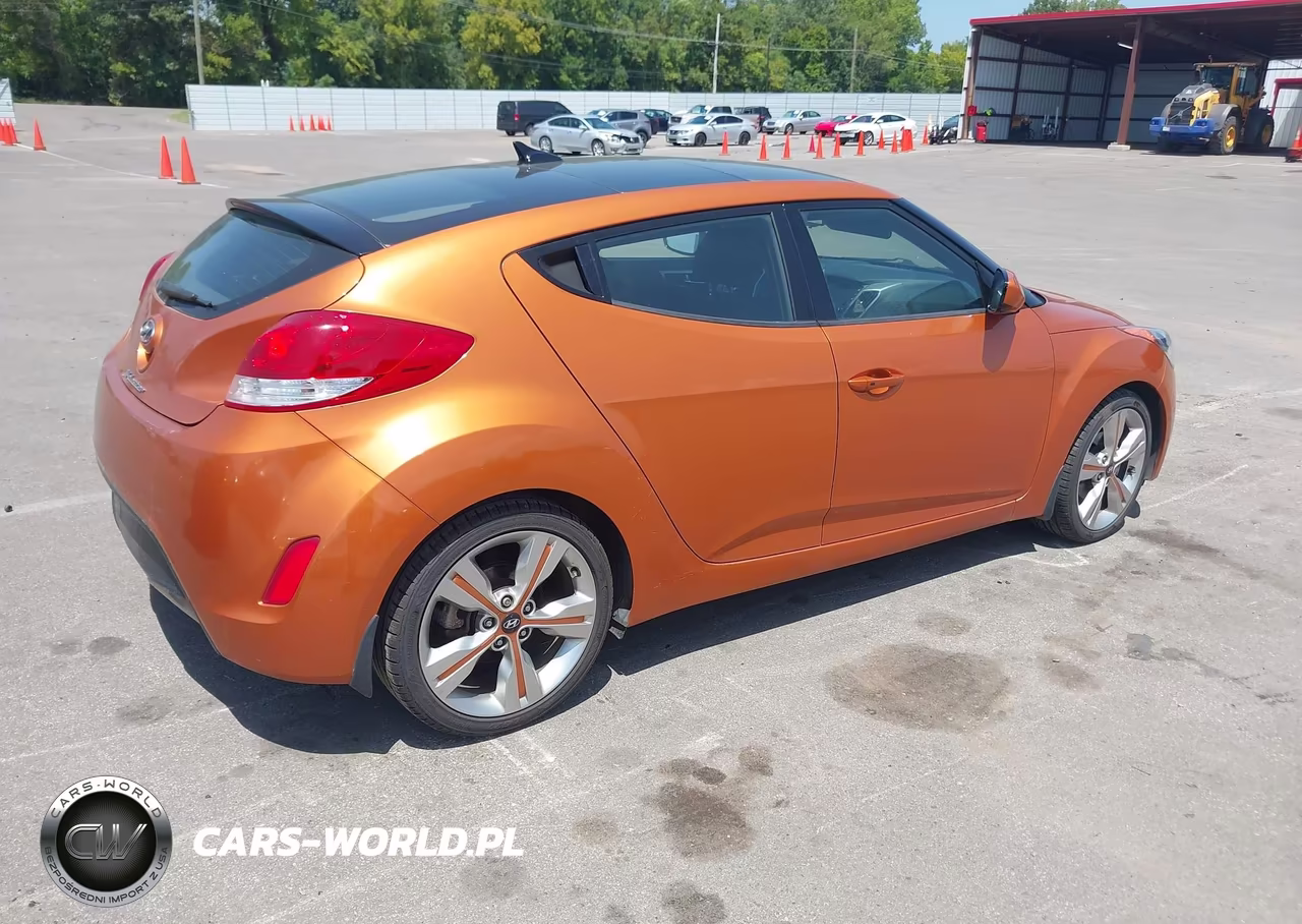 2017 Hyundai Veloster Value Edition VIN:KMHTC6ADXHU312111 - 4