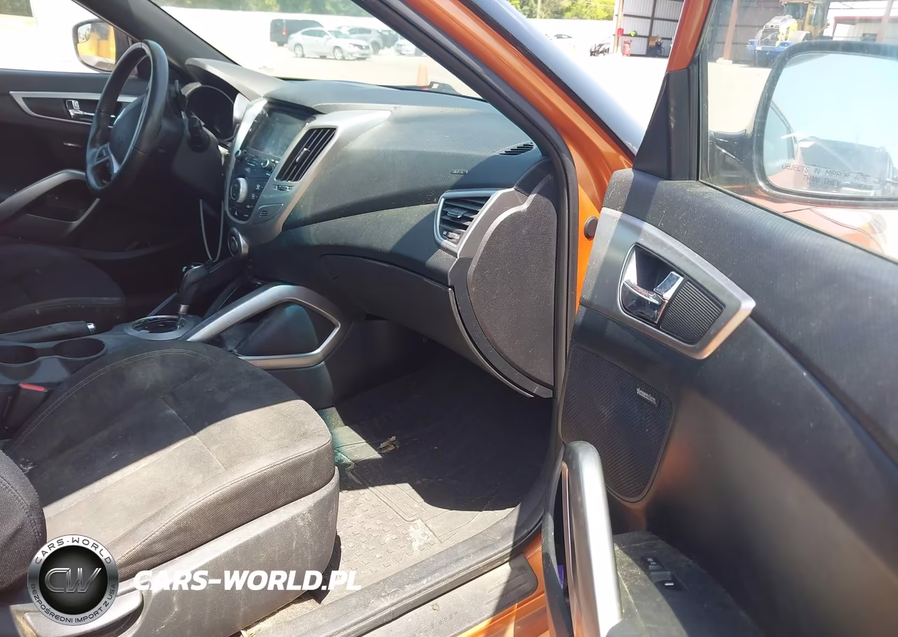 2017 Hyundai Veloster Value Edition VIN:KMHTC6ADXHU312111 - 5