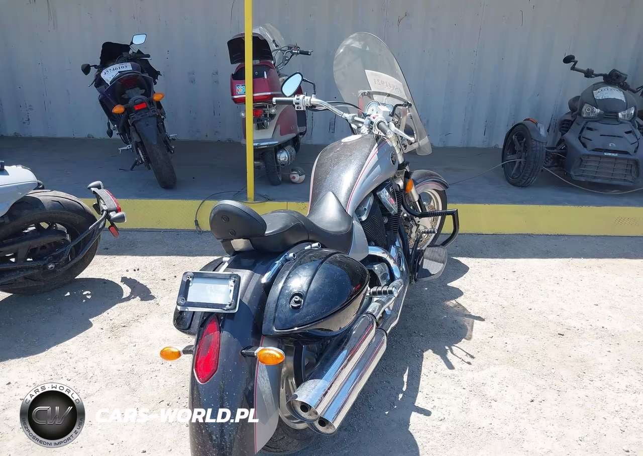 2006 Victory Motorcycles Kingpin California VIN:5VPCB26L063001985 - 4