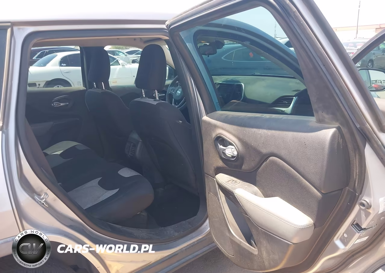 2014 Jeep Cherokee Sport VIN:1C4PJLAB0EW109981 - 8