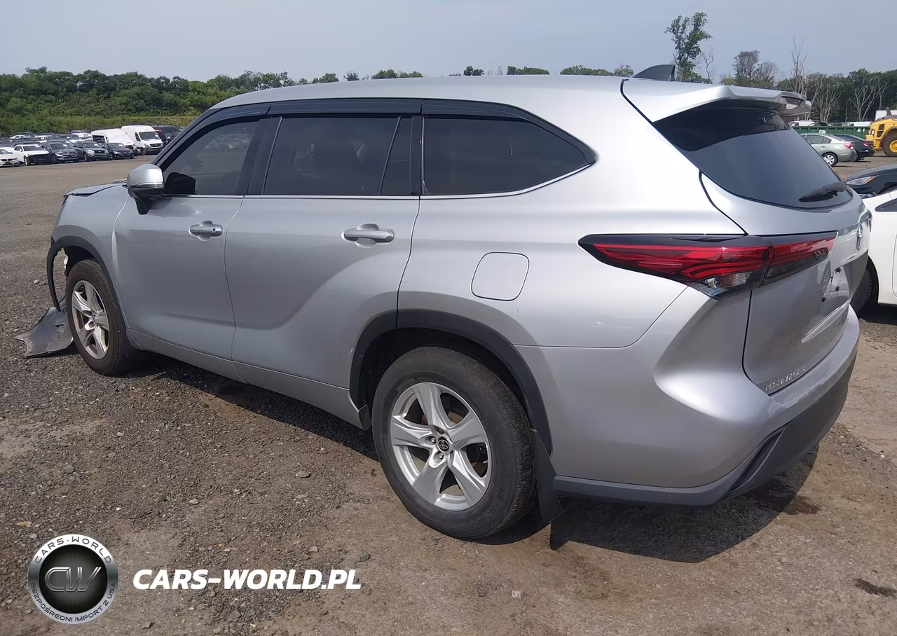 2022 Toyota Highlander Le VIN:5TDBZRBH2NS582015 - 3