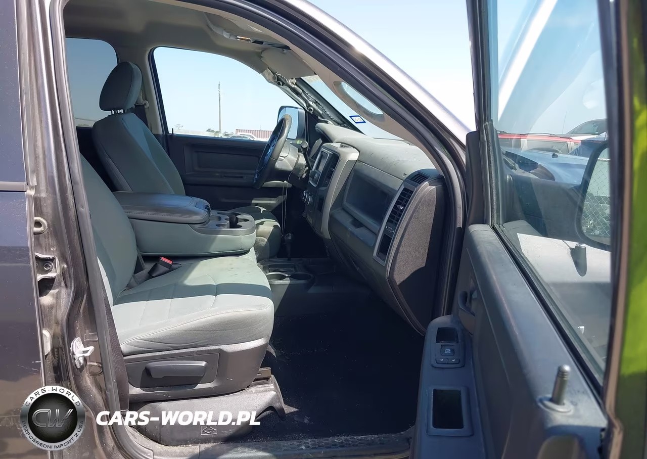 2018 Ram 2500 Tradesman 4X4 6'4 Box VIN:3C6UR5CJ8JG205952 - 5