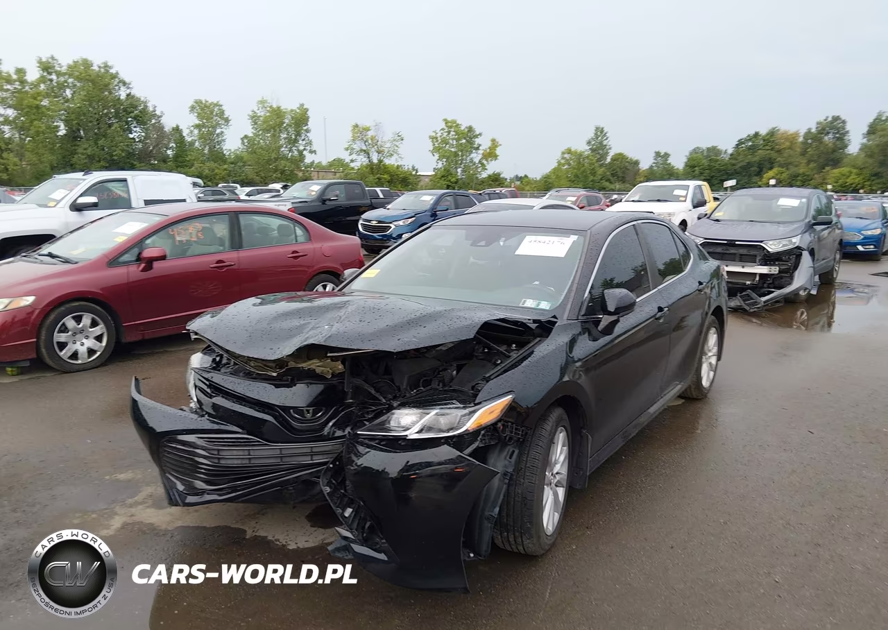 2019 Toyota Camry Le VIN:4T1B11HK2KU760729 - 2