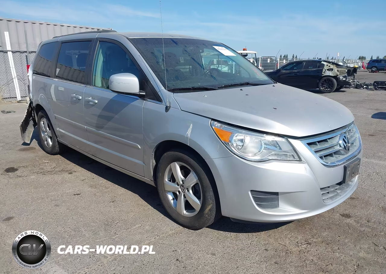 2011 Volkswagen Routan Se
