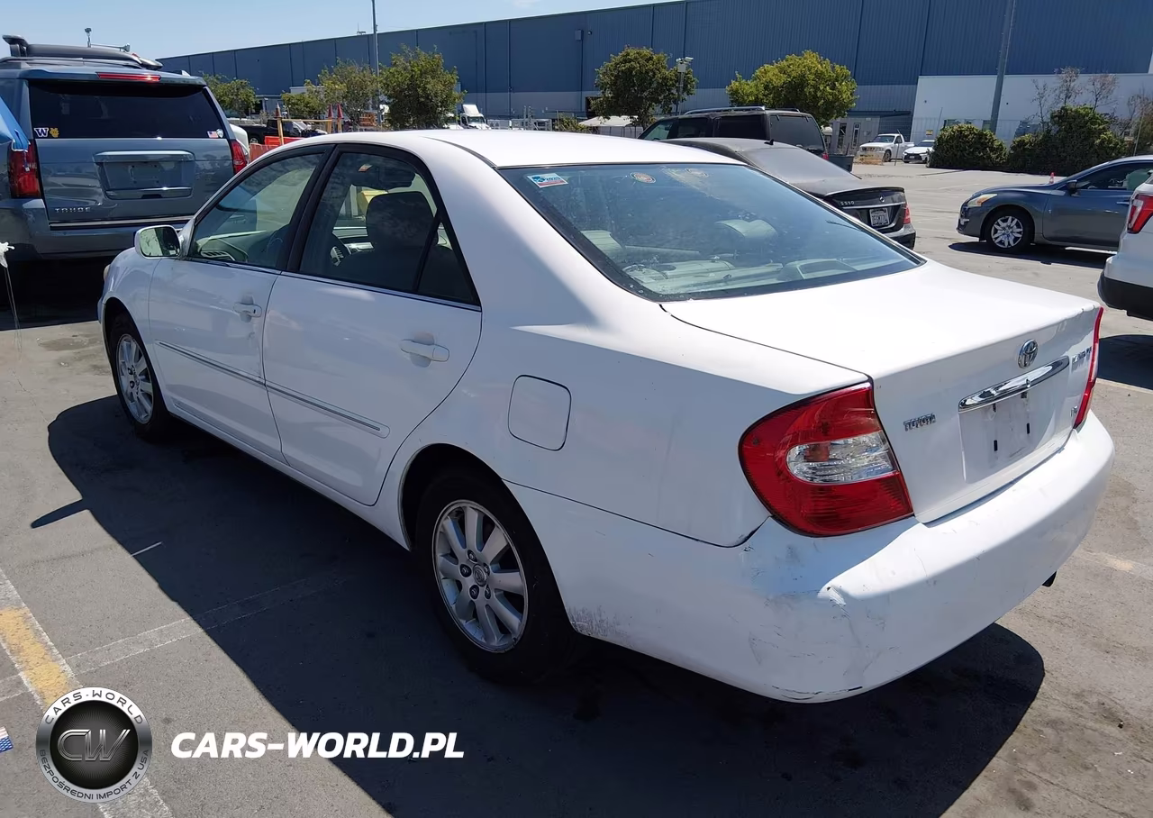 2002 Toyota Camry Xle VIN:JTDBF30K620006818 - 3