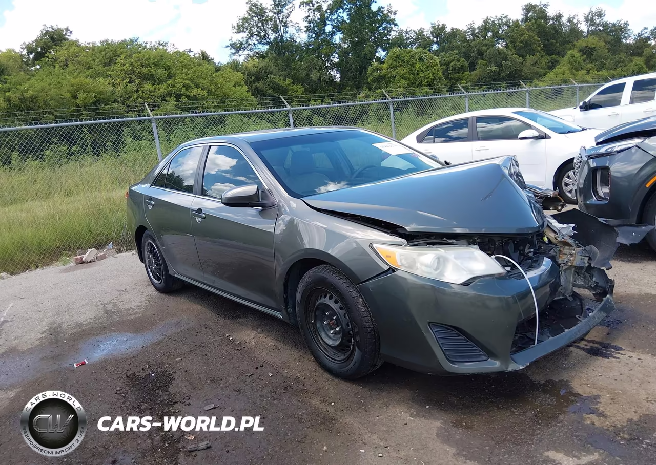 2012 Toyota Camry Le – zdjęcie 1 z 16