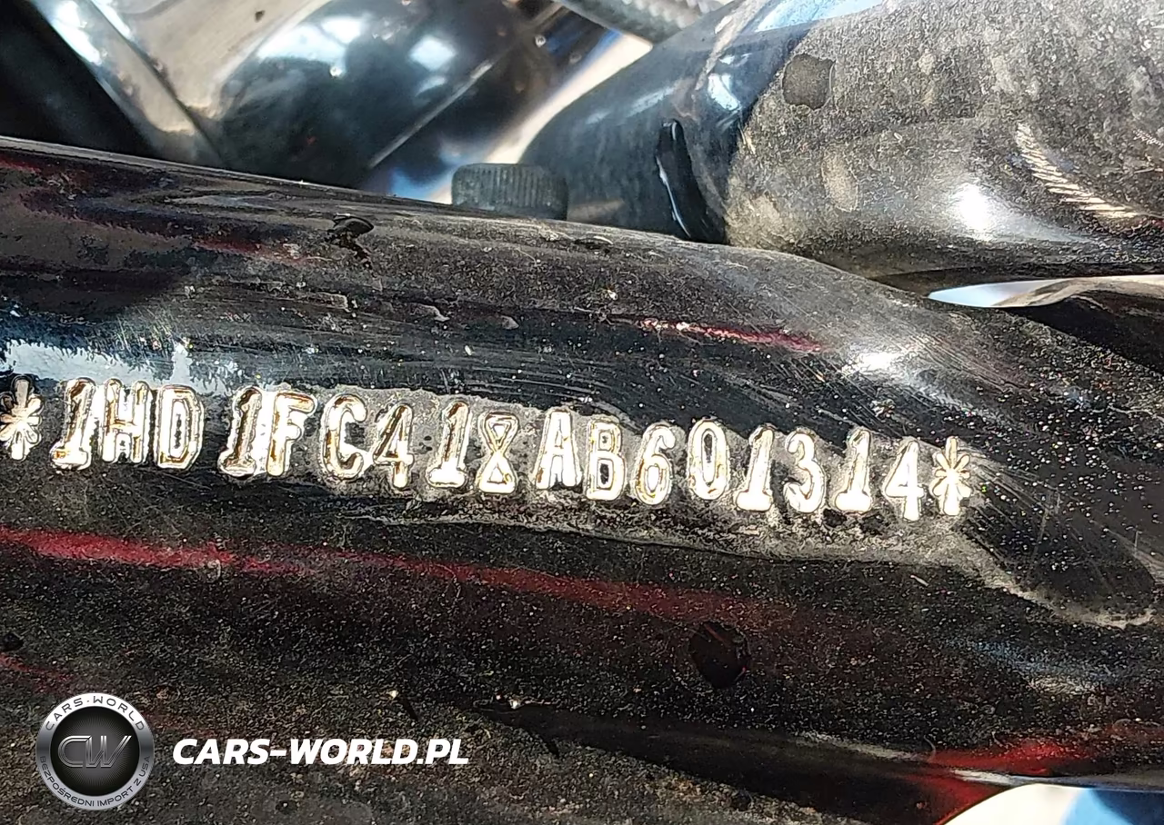 2010 Harley-Davidson Flhtcu VIN:1HD1FC418AB601314 - 10