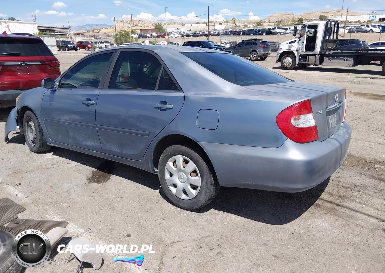 2002 Toyota Camry Le VIN:JTDBE32K120066439 - 3