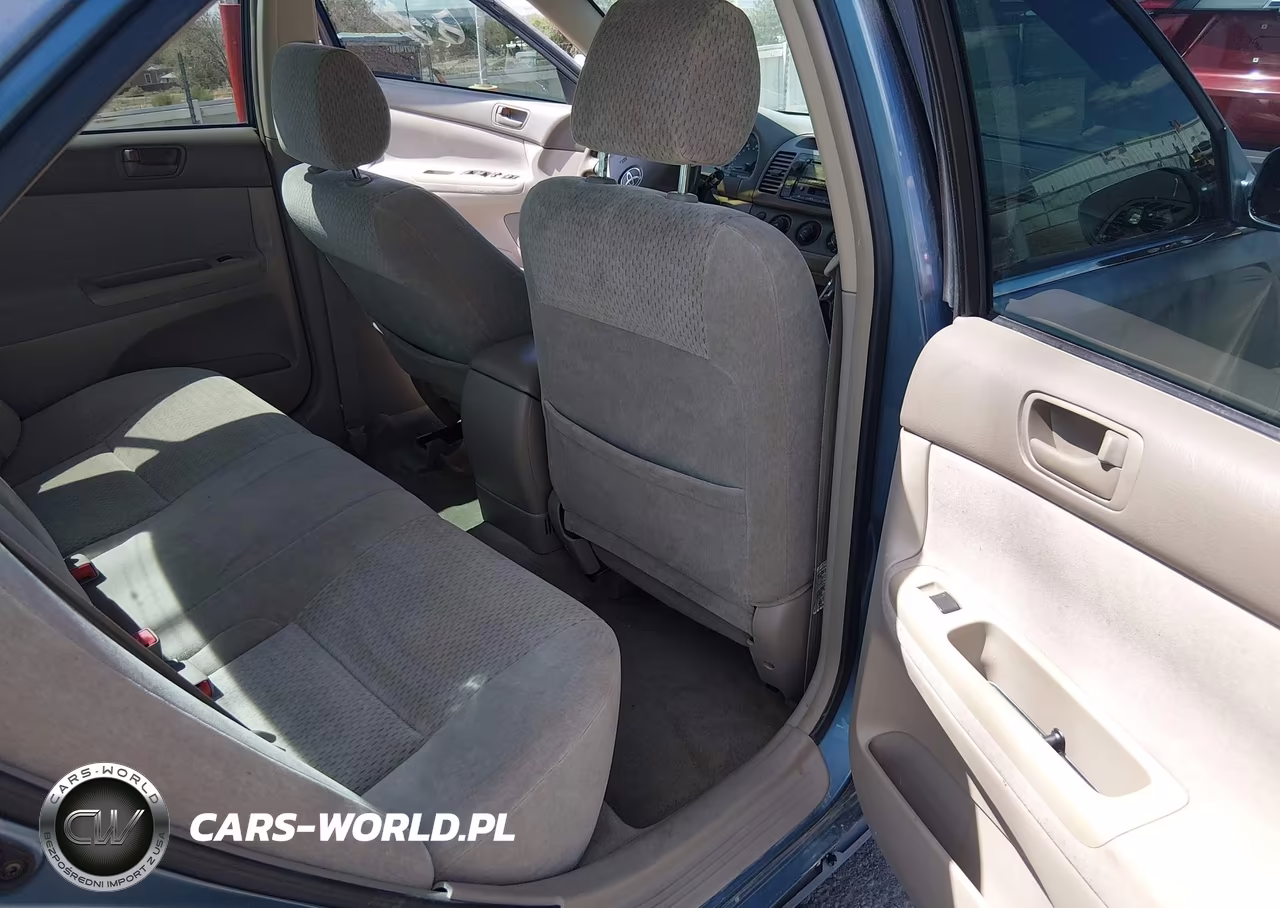 2002 Toyota Camry Le VIN:JTDBE32K120066439 - 8