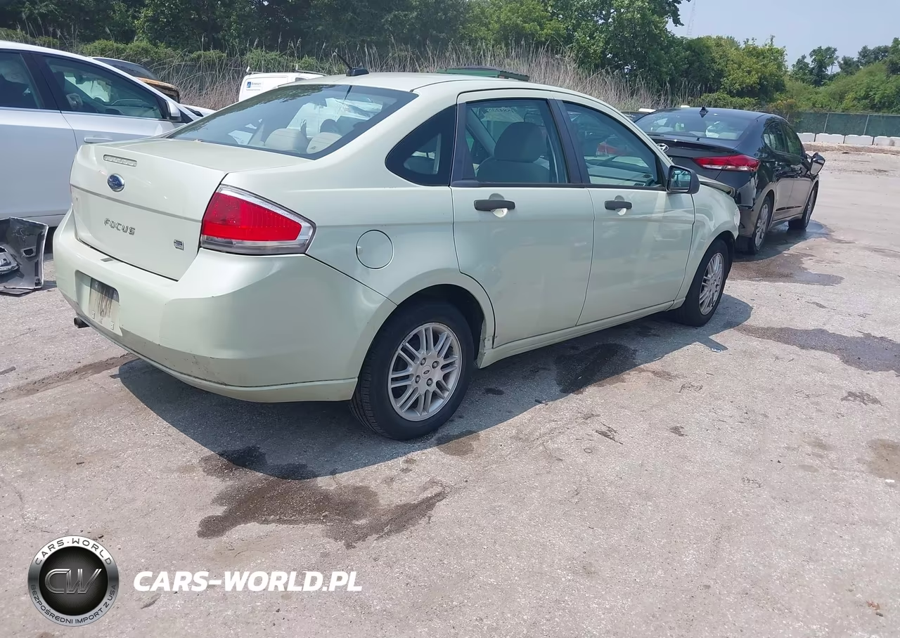 2010 Ford Focus Se VIN:1FAHP3FN1AW115312 - 4