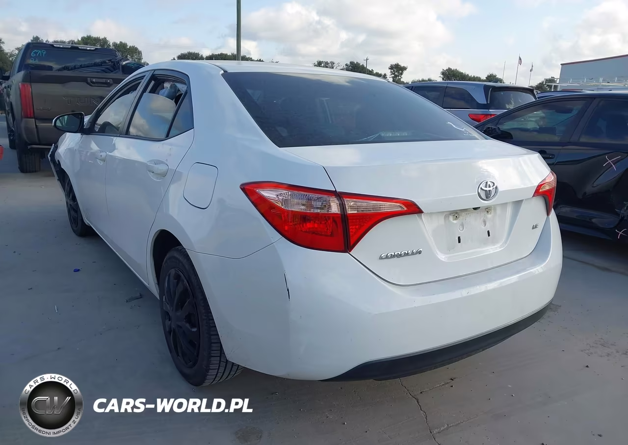 2017 Toyota Corolla Le VIN:5YFBURHE0HP678850 - 3
