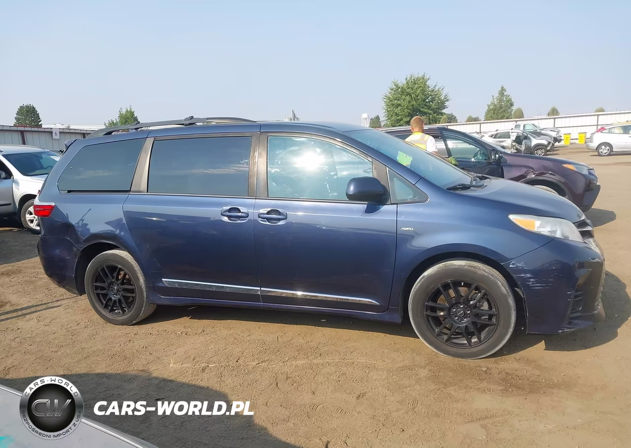 2018 Toyota Sienna Le 7 Passenger VIN:5TDJZ3DC1JS198179 - 14