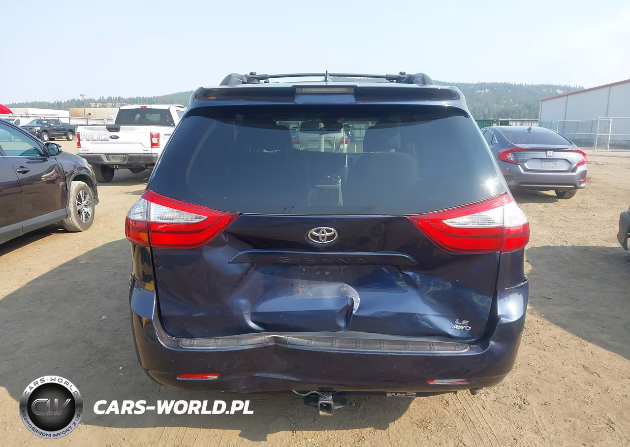 2018 Toyota Sienna Le 7 Passenger VIN:5TDJZ3DC1JS198179 - 17