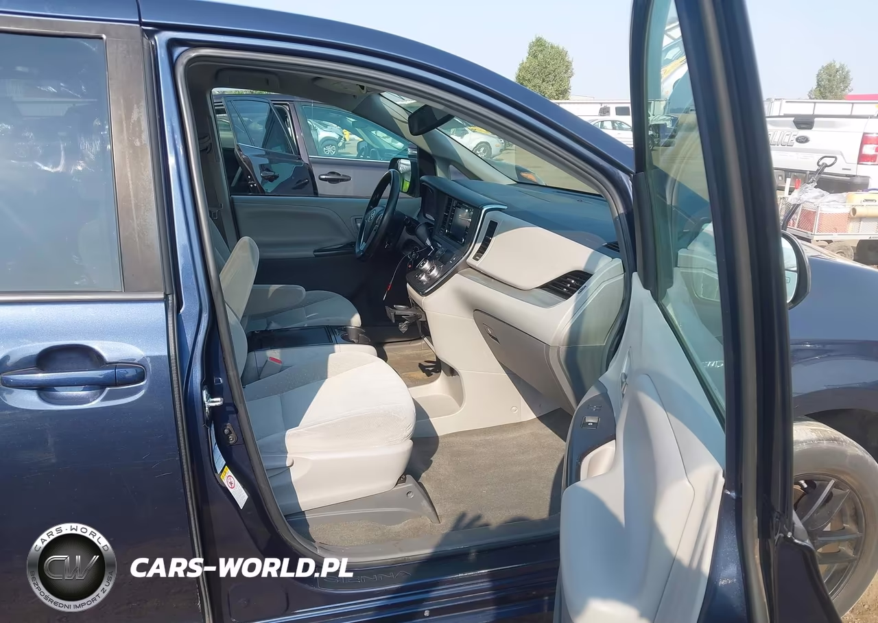 2018 Toyota Sienna Le 7 Passenger VIN:5TDJZ3DC1JS198179 - 5