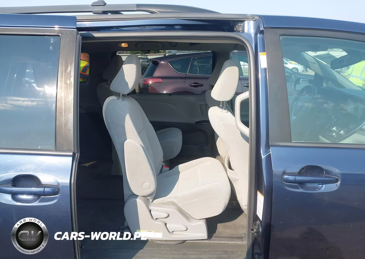 2018 Toyota Sienna Le 7 Passenger VIN:5TDJZ3DC1JS198179 - 8