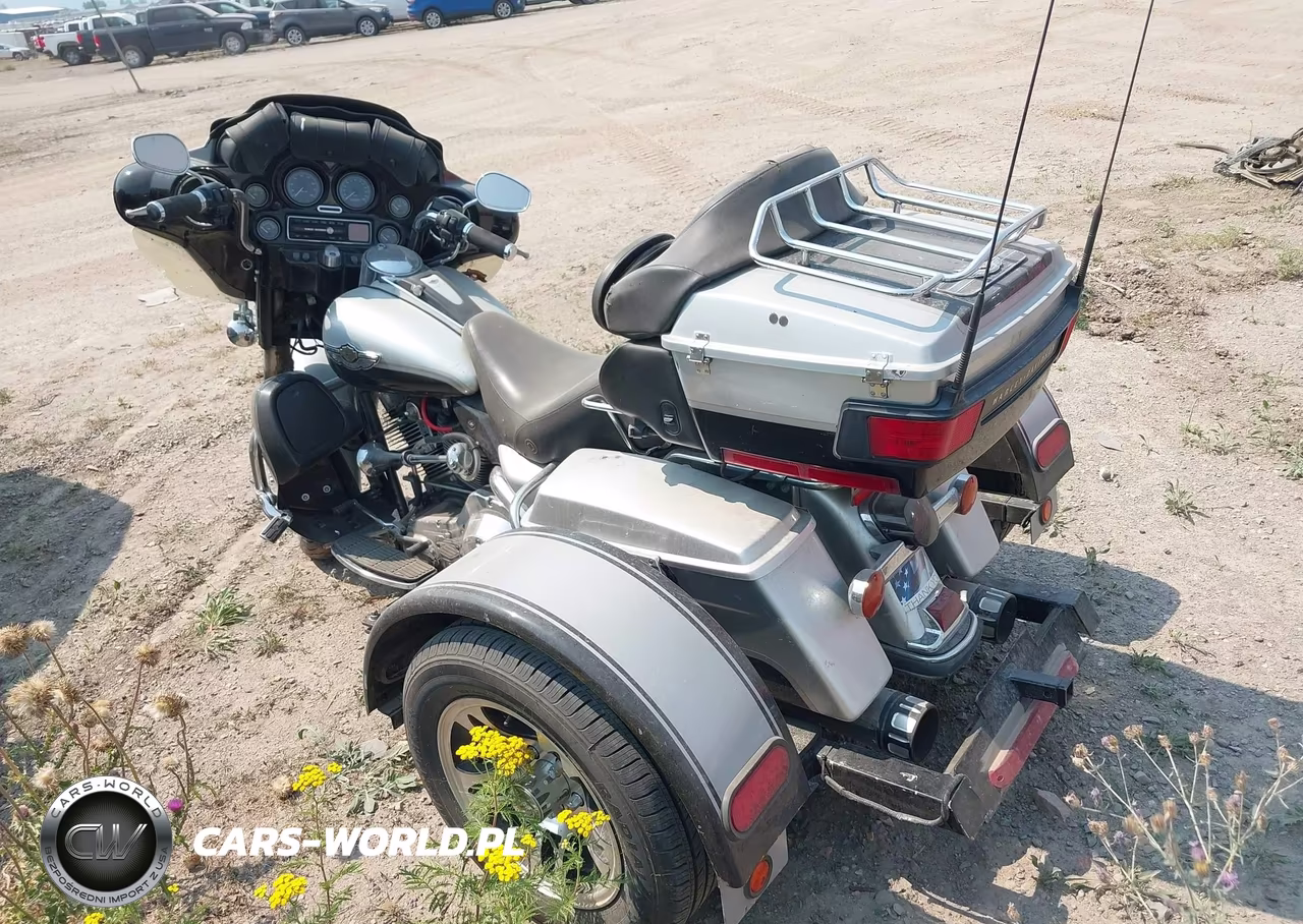 2003 Harley-Davidson Flhtcui Anniversary VIN:1HD1FCW433Y633935 - 3