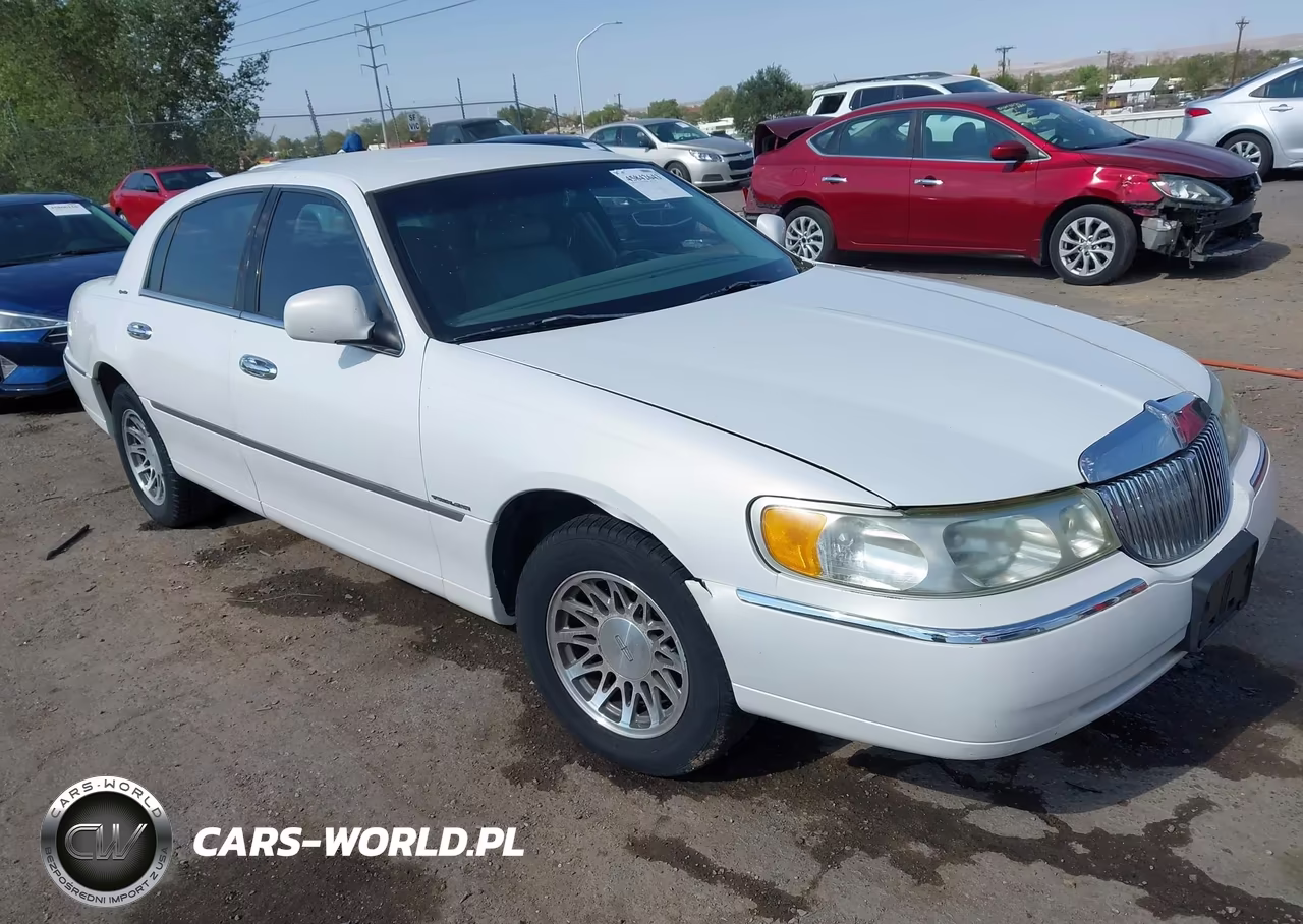 2002 Lincoln Town Car Signature