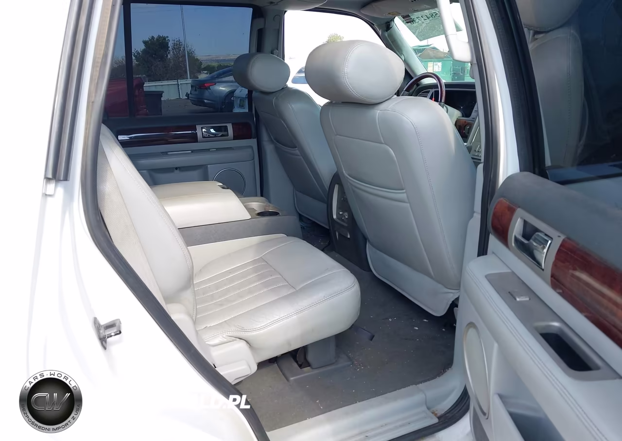 2004 Lincoln Navigator VIN:5LMFU28R44LJ42796 - 8