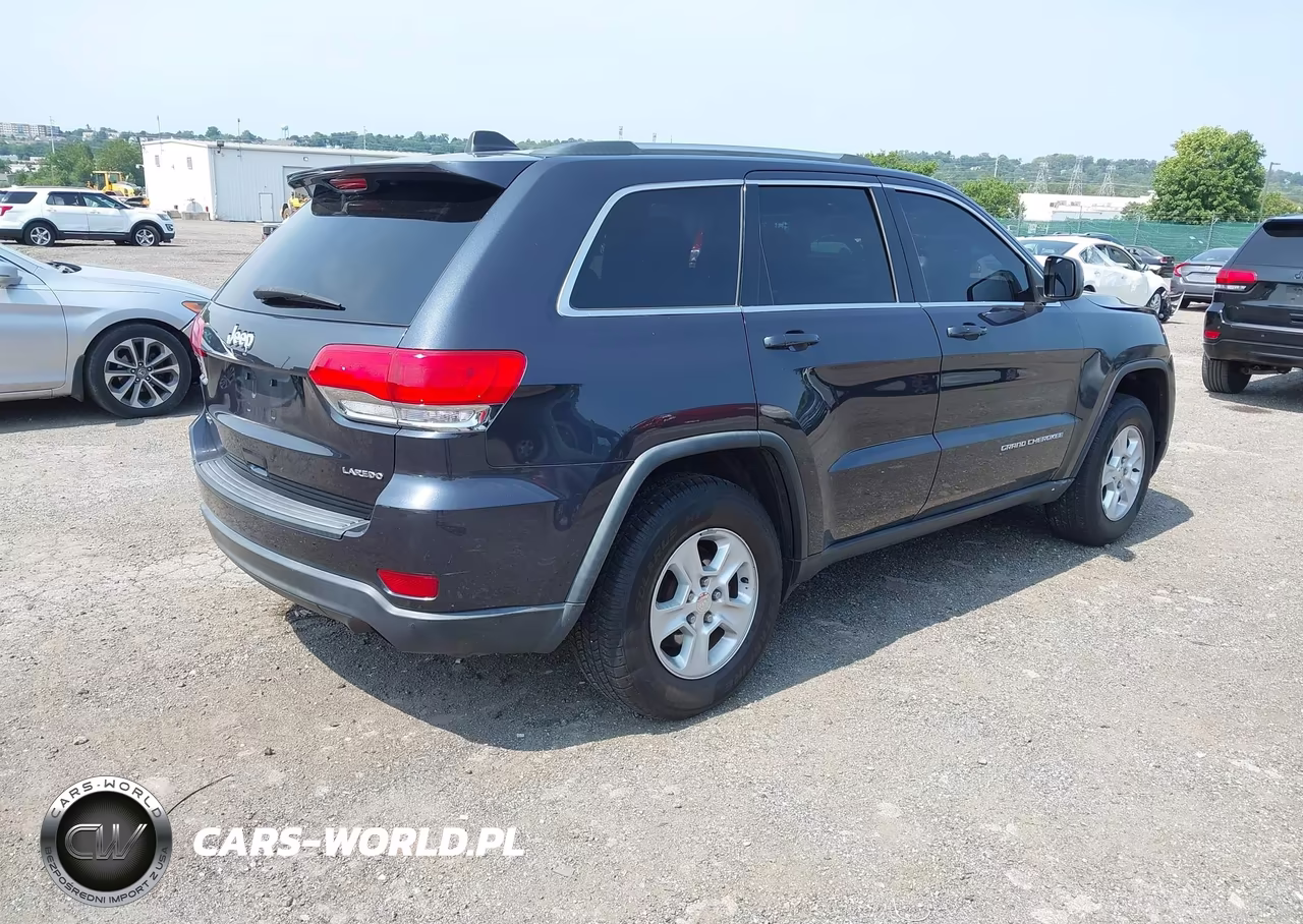 2015 Jeep Grand Cherokee Laredo VIN:1C4RJFAG3FC806411 - 4