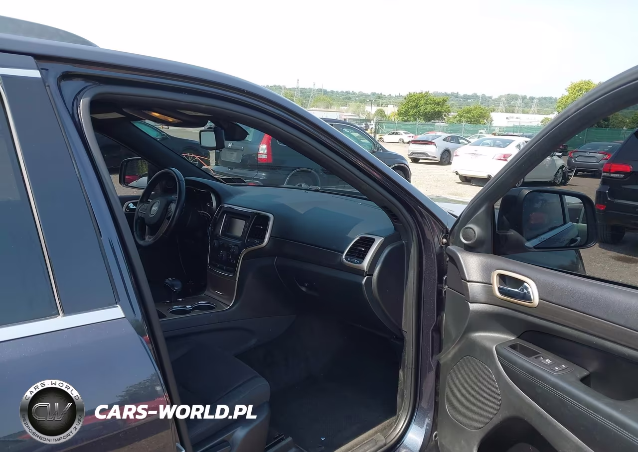 2015 Jeep Grand Cherokee Laredo VIN:1C4RJFAG3FC806411 - 5