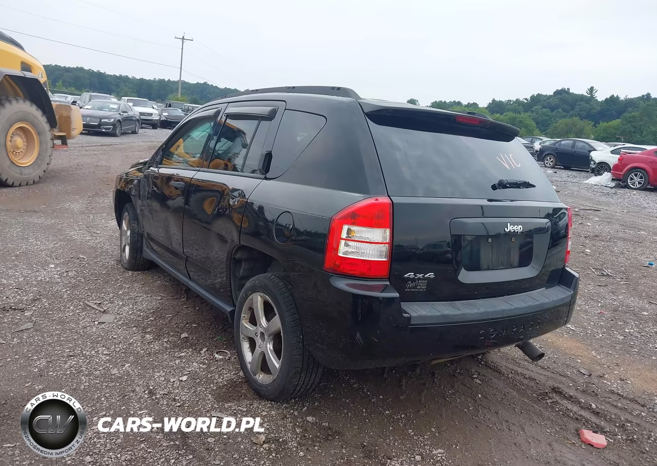 2007 Jeep Compass Sport VIN:1J8FF47WX7D123732 - 3