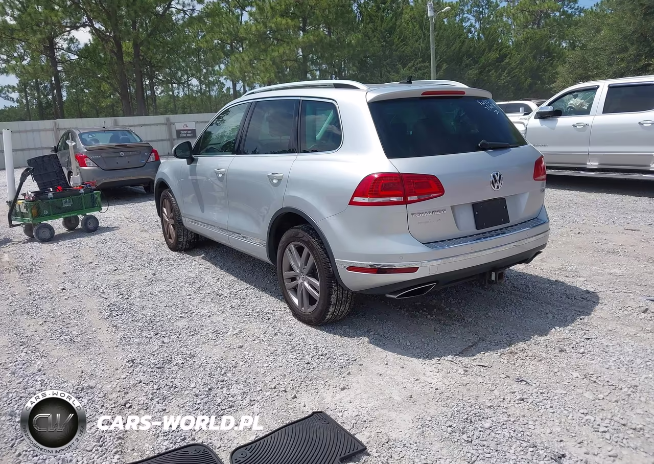 2016 Volkswagen Touareg Tdi Lux VIN:WVGEP9BP3GD002761 - 3