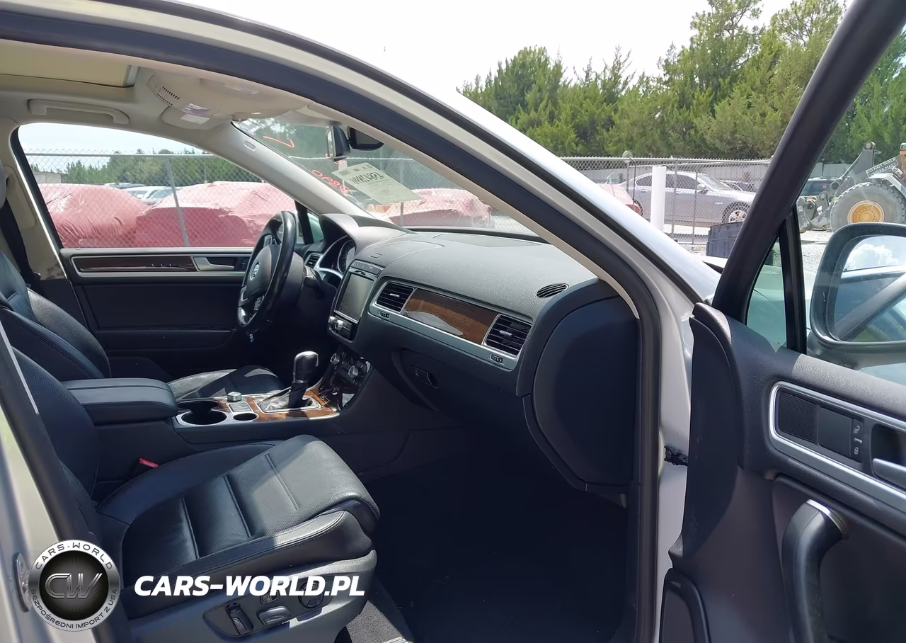 2016 Volkswagen Touareg Tdi Lux VIN:WVGEP9BP3GD002761 - 5
