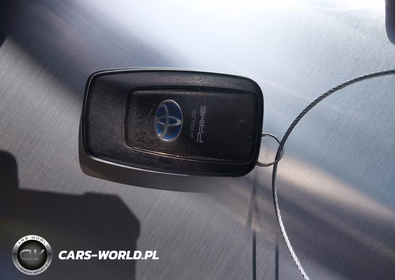 2017 Toyota Prius Prime Plus VIN:JTDKARFP8H3058284 - 11