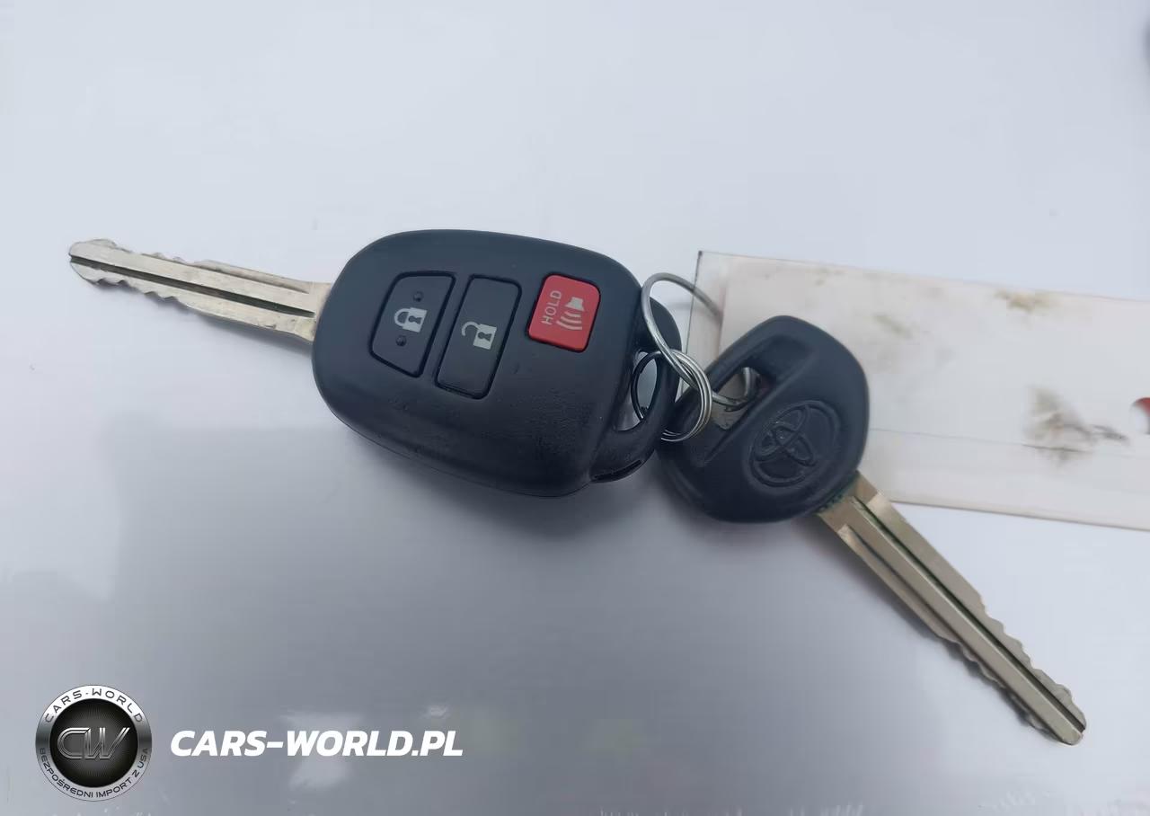 2015 Toyota Prius C One VIN:JTDKDTB32F1098361 - 11