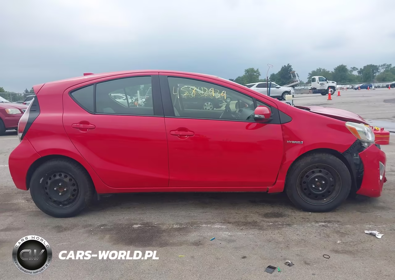 2015 Toyota Prius C One VIN:JTDKDTB32F1098361 - 13