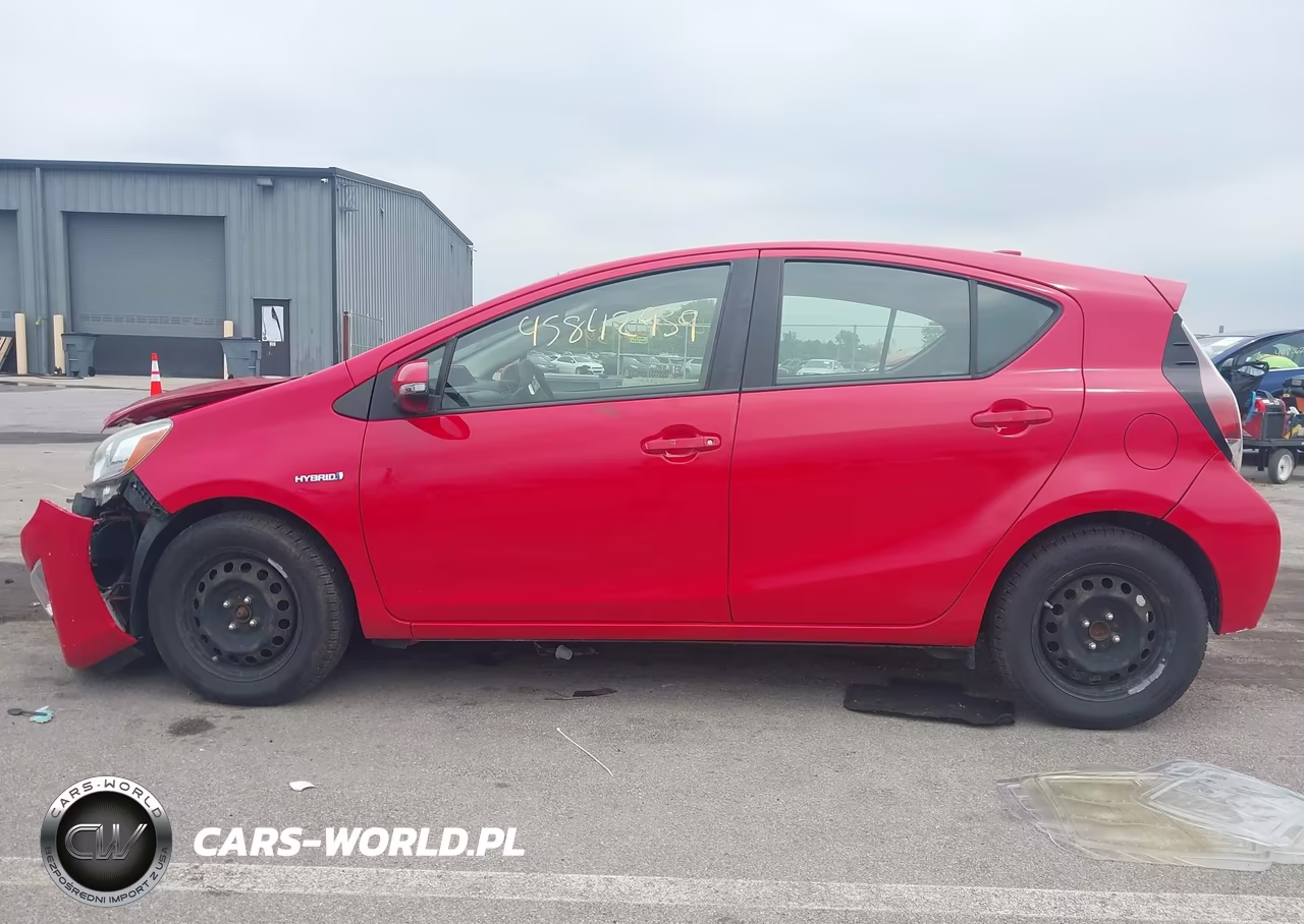 2015 Toyota Prius C One VIN:JTDKDTB32F1098361 - 14