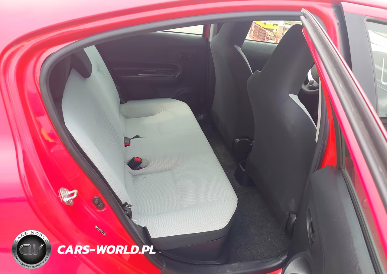 2015 Toyota Prius C One VIN:JTDKDTB32F1098361 - 8